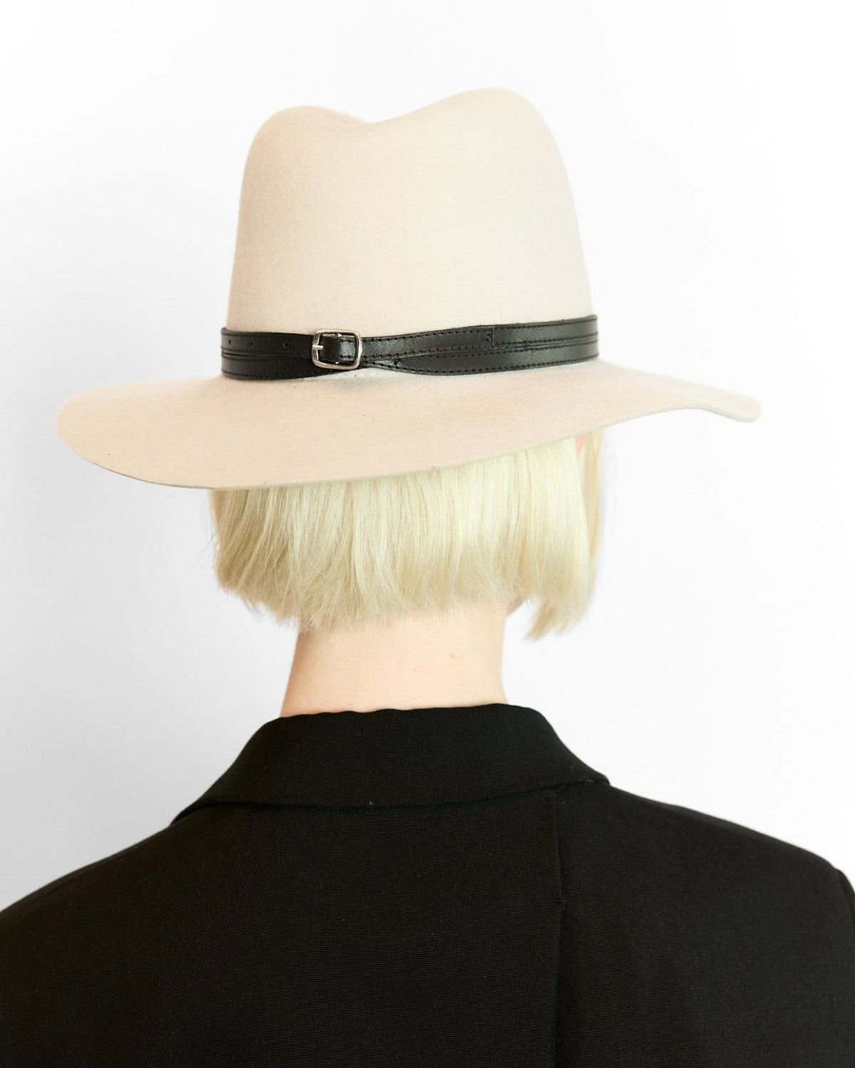Corinne Hat | Janessa Leoné – Janessa Leone