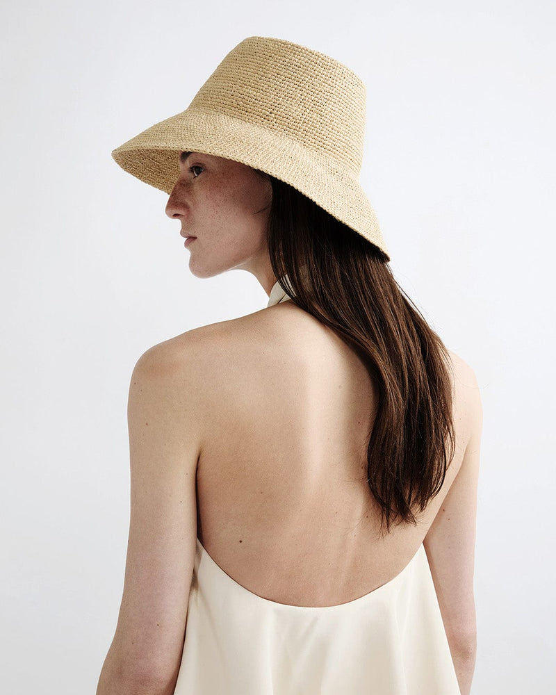 Felix Bucket | Janessa Leoné