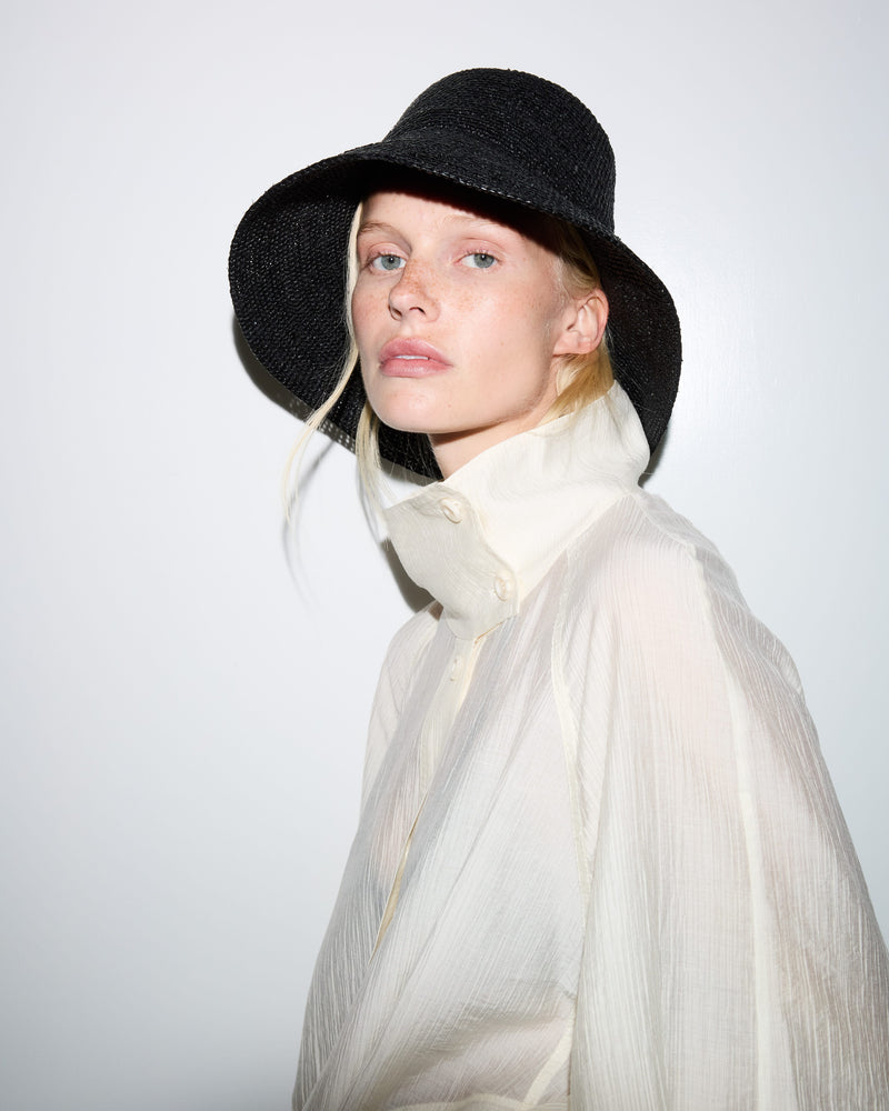 Felix Bucket | Janessa Leoné