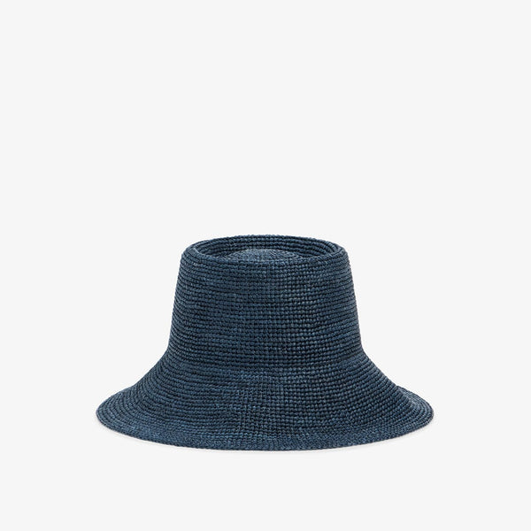 Felix Bucket | Janessa Leoné
