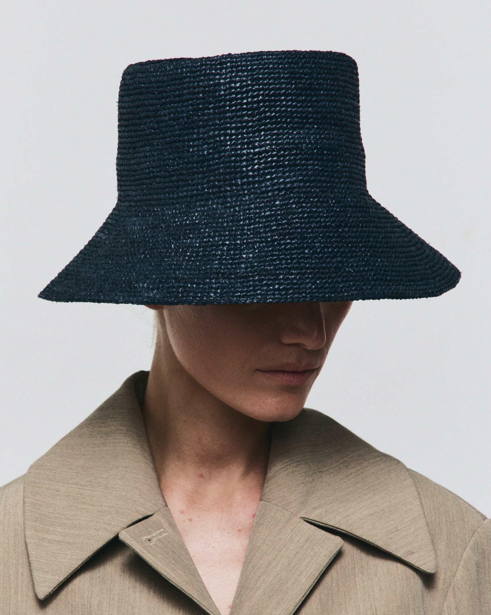 Felix Bucket | Janessa Leoné