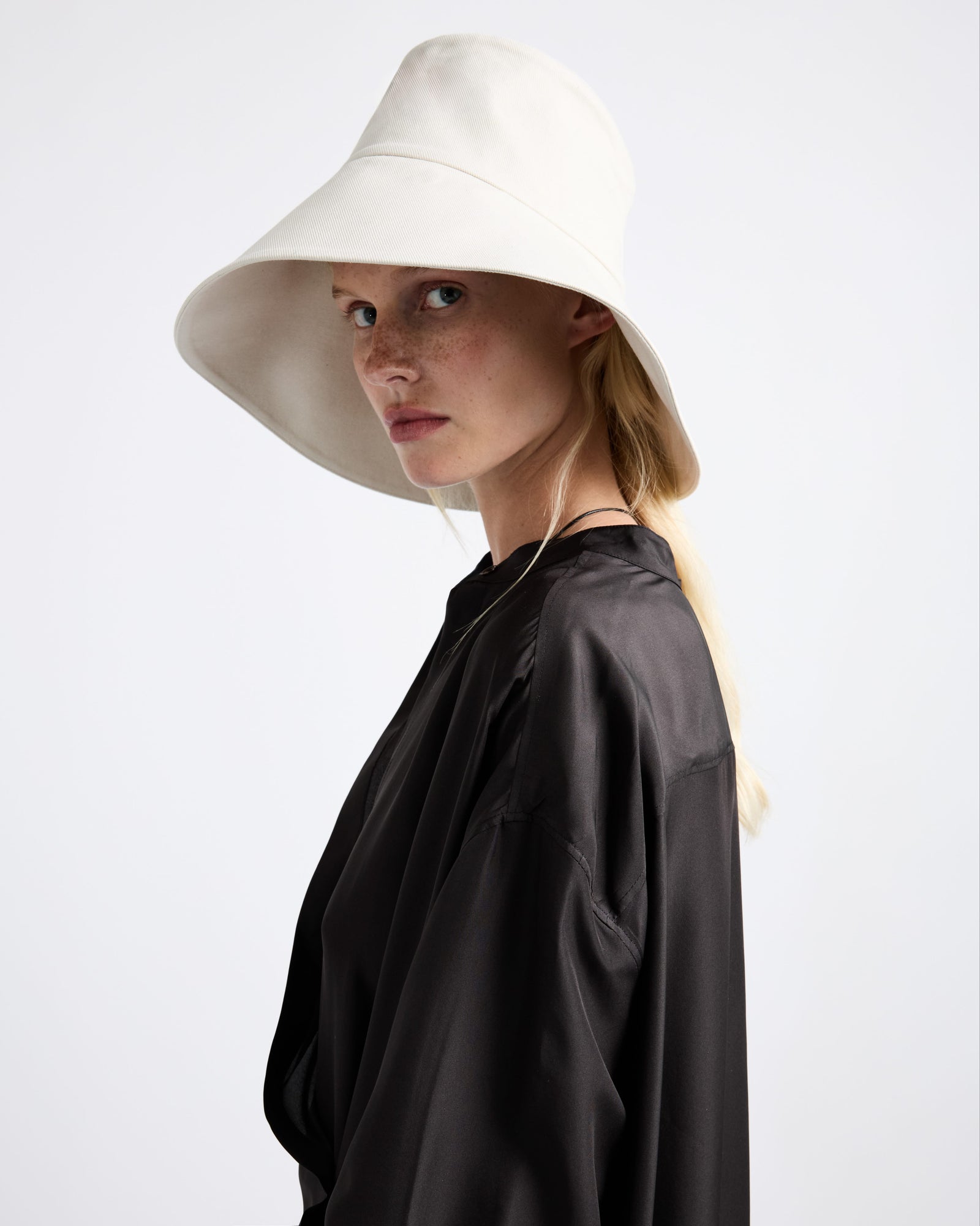 Walker Bucket | Janessa Leoné